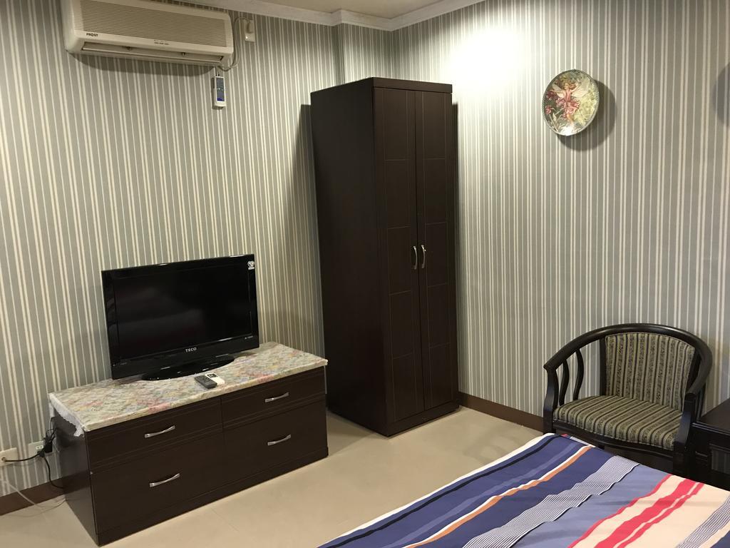 Hefeng Ting Homestay Хенгчун Экстерьер фото